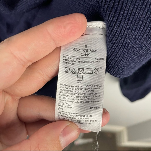 Gap V-Neck 100% Merino Wool Sweater - Small - Navy Blue - Picture 4 of 6